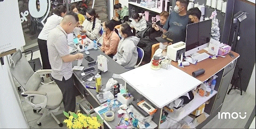 Cửa hàng điện thoại sau khi cộng tác với Trung Huy Marketing